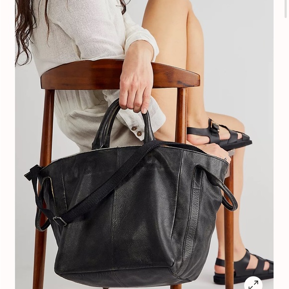 Free People Handbags - Free People Leslie Leather Distressed Tote